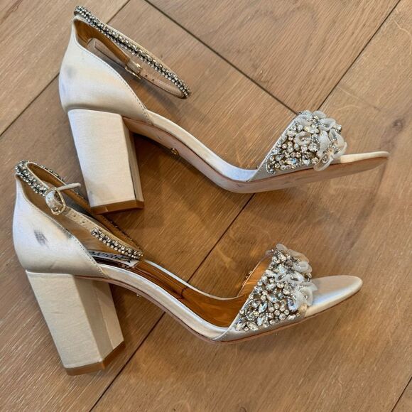 "FINESSE" BY BADGLEY MISCHKA BRIDAL size 7 - Picture 7 of 10